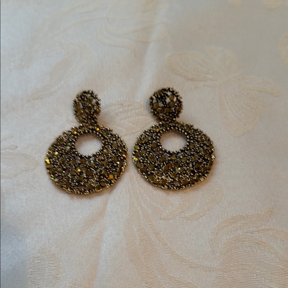 Elegant Gold-Toned Earrings - Picture 1 of 5